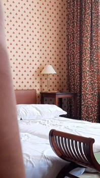Selena's natural posing and sex games in bed