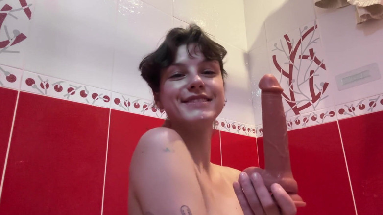 Karafuto404: Sweaty Dildo Ride in Shower