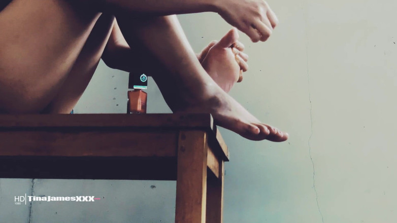 TinaJamesXXX: Feet 1 - Clean &amp; polish