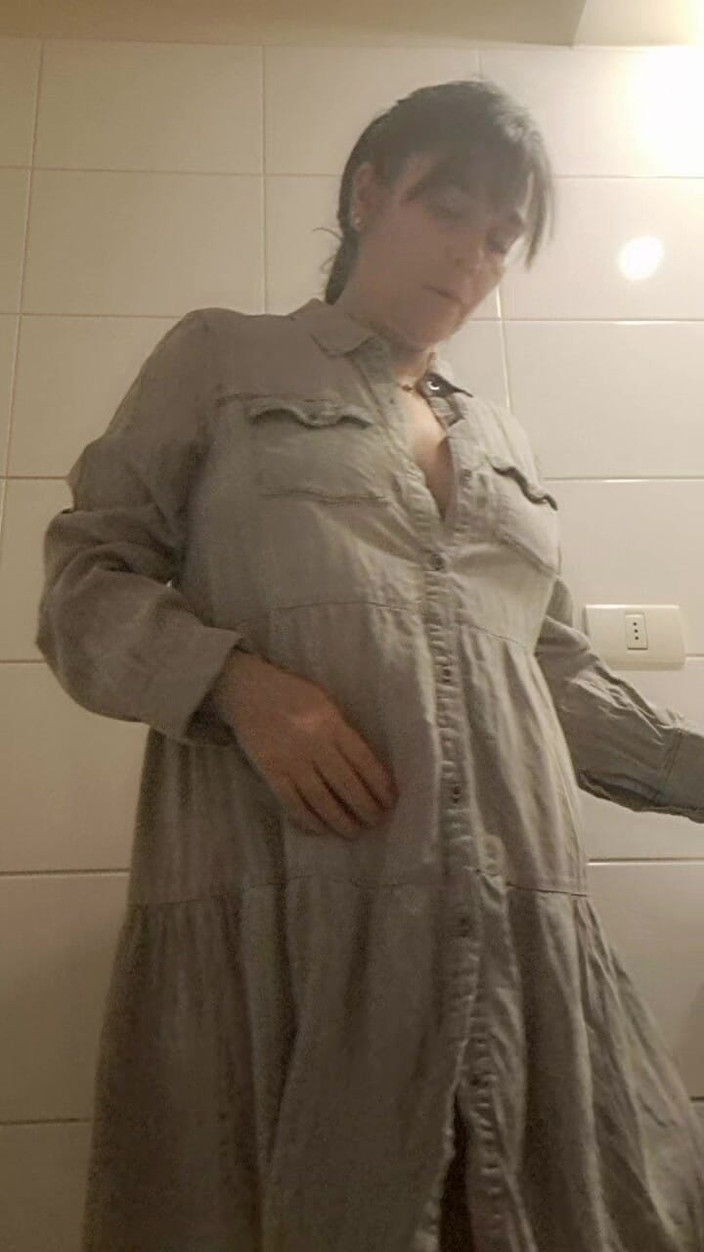 Mommy big hairy pussy: Máy bay bà già cởi trần khoe lồn đầy lông