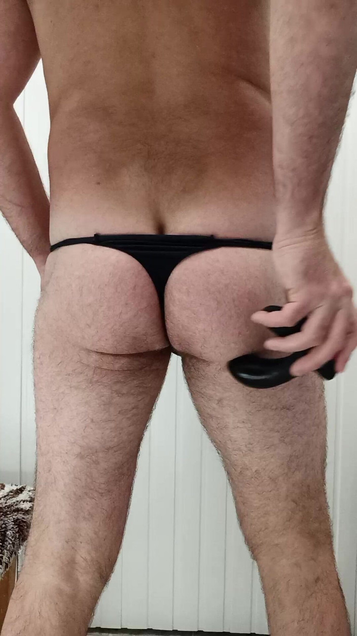 Bob Vajra: Provando un perizoma e un giocattolo