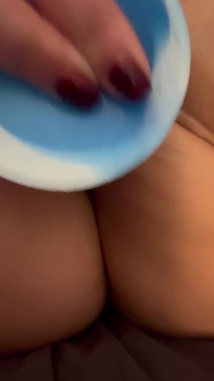 Shhhits our secret: ディルドは私を突き、潮を吹き、その後私の膣に射精しました。