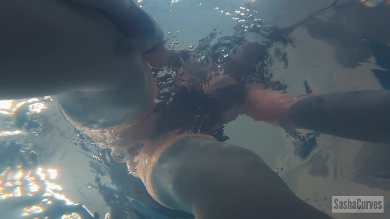 Sasha Curves: Underwater Expedition Goes Wrong