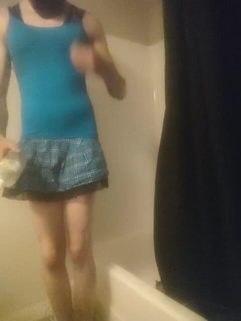 K8e Snow: 화장실에서 옷을 입어보기