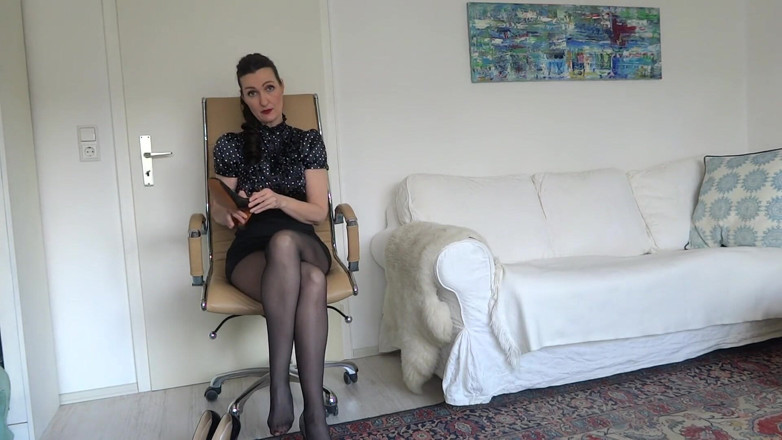 Lady Victoria Valente: Ho preso le scarpe da tua moglie e l'ho indossato