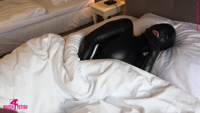 Fem Latex: Waking up the latex queen