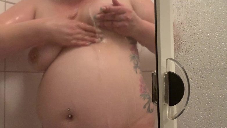 Sklavenhurekreiskleve: Otrok pod sprchou