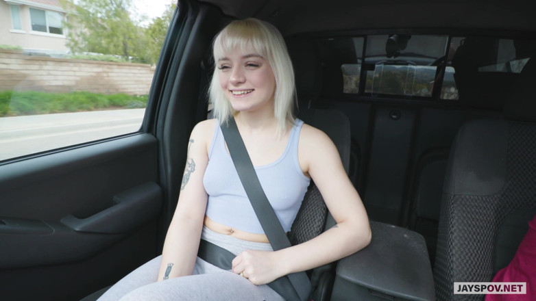 JAYS POV: Naomi Nash, petite blonde excitée, casting en POV