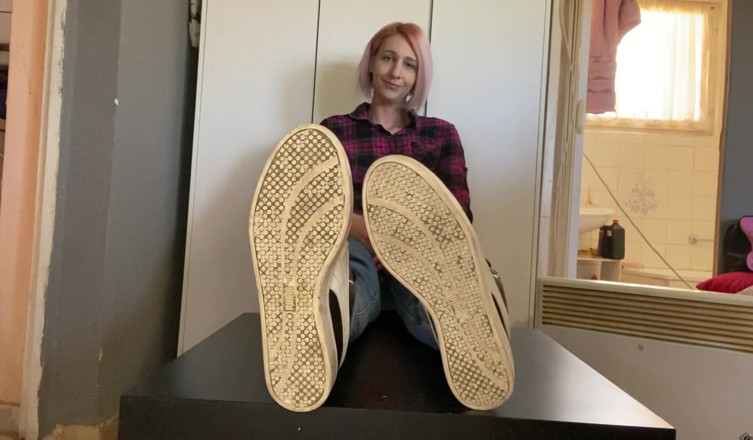 Cuteblonde666: Foot fetish size 41