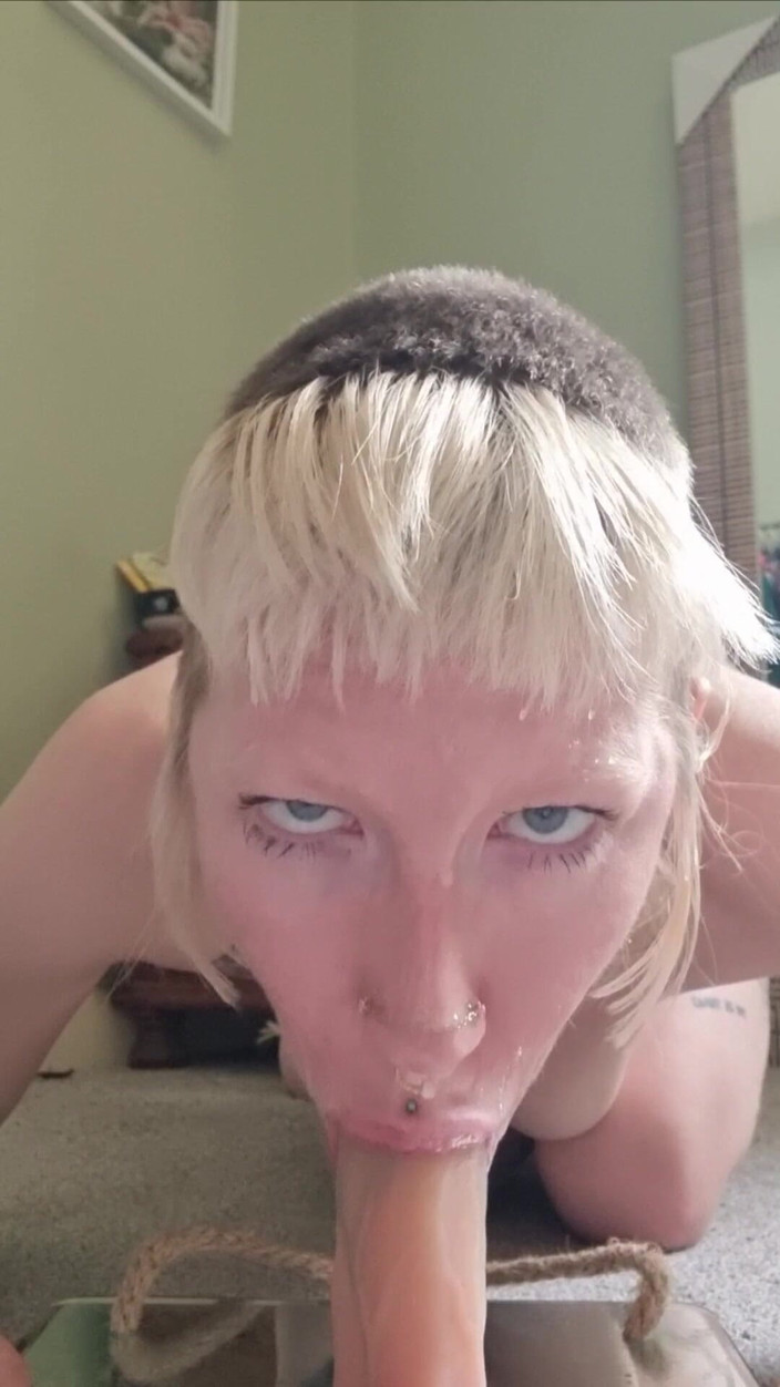 rosarosebud: Bakış açısı özel: yarak emerken amımı yalıyorum