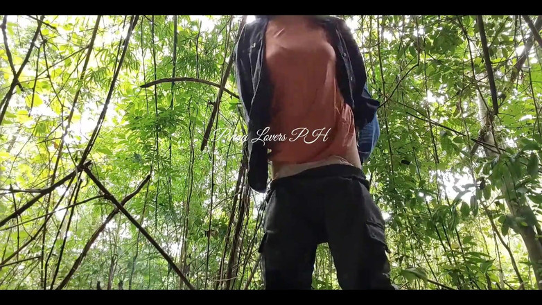 Vixenn Cruz: Pinay przyrodnia siostra rucha penisa przyrodniego brata w lesie