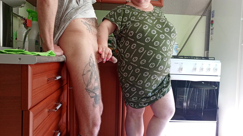 Zona901: Bàn tay phụ nữ làm cho con cu của tôi...