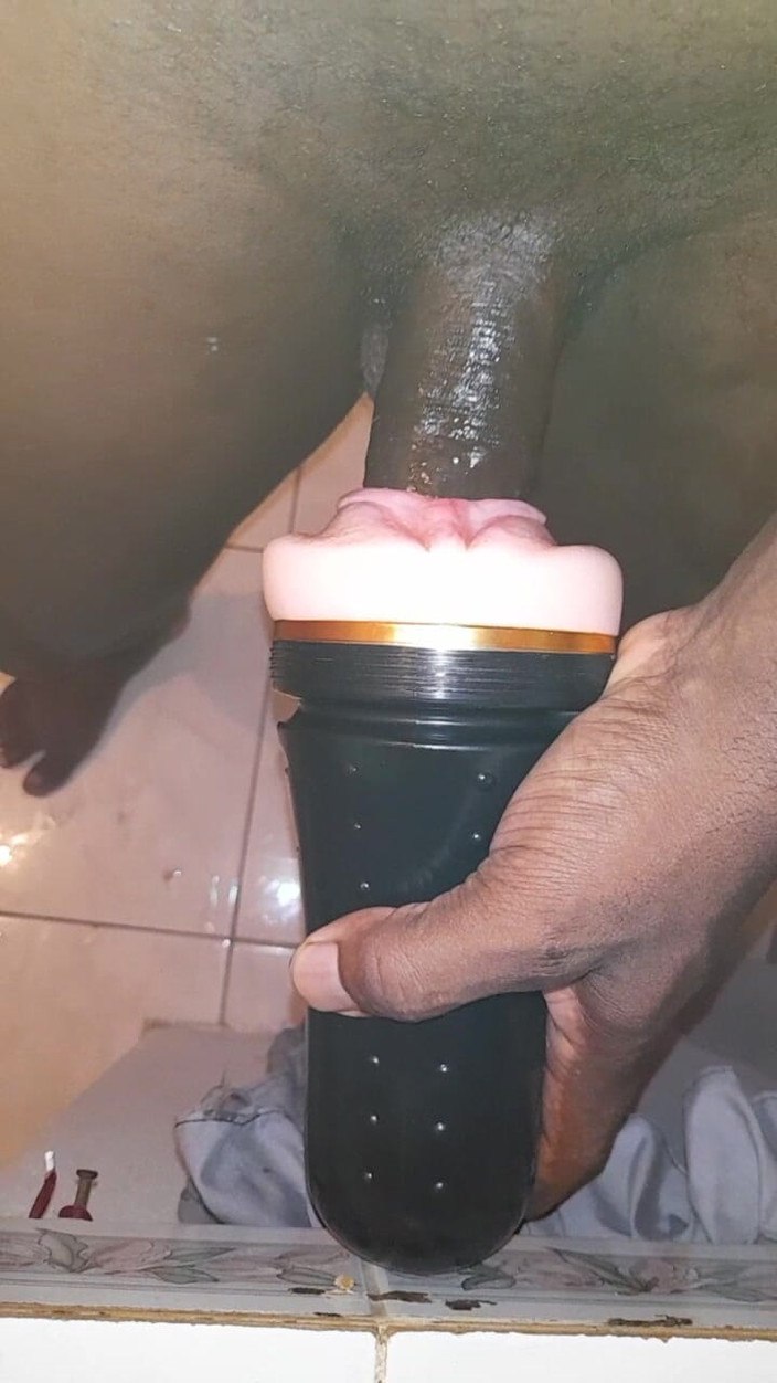 Black guy: Masturbando s9 e8