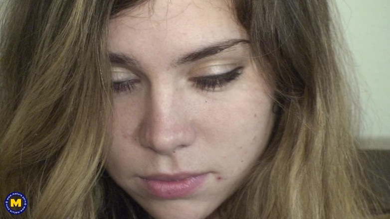 Mature NL: Reife lesben nina swiss und domina probieren sich gegenseitig ihr...