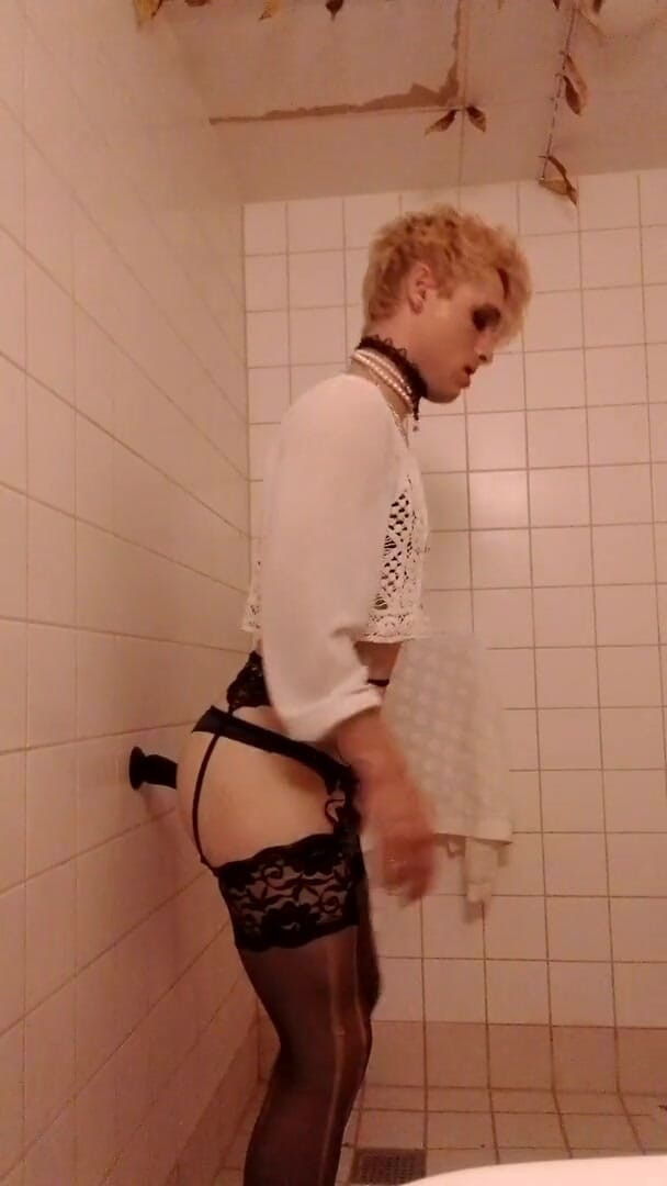 SissyCindySlut: La sissy troia cindy viene esibita!