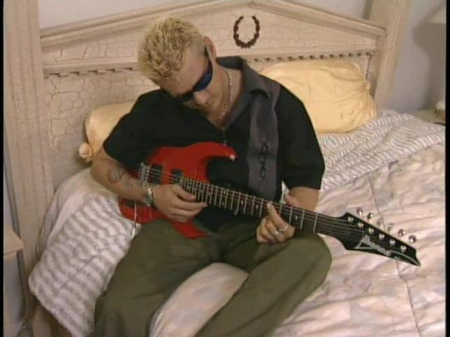 Size Matters: Si comel dikongkek dan menghisap zakar