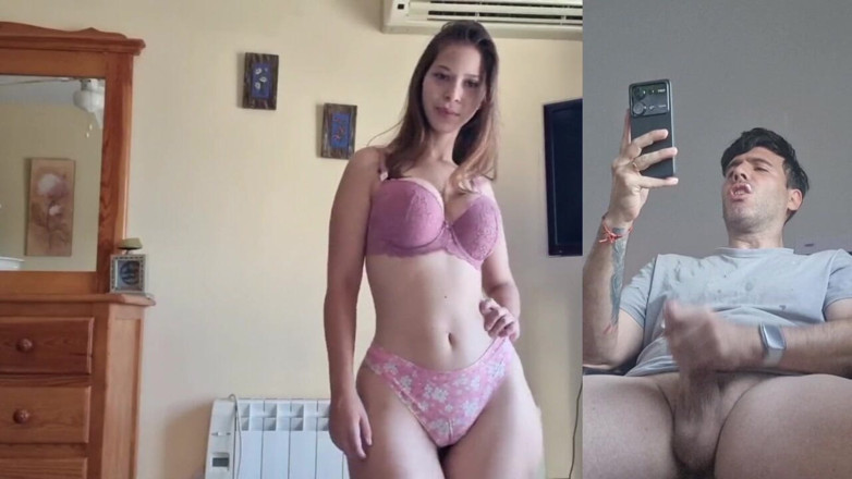 Latinascachondas: Poniendi Hard Friend's Cock