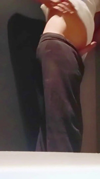 Young Gay on His Fifth Day at the Gym Opens His Ass in the Bathroom