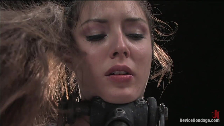 Device Bondage by Kink: Üvey kız kardeş Dee