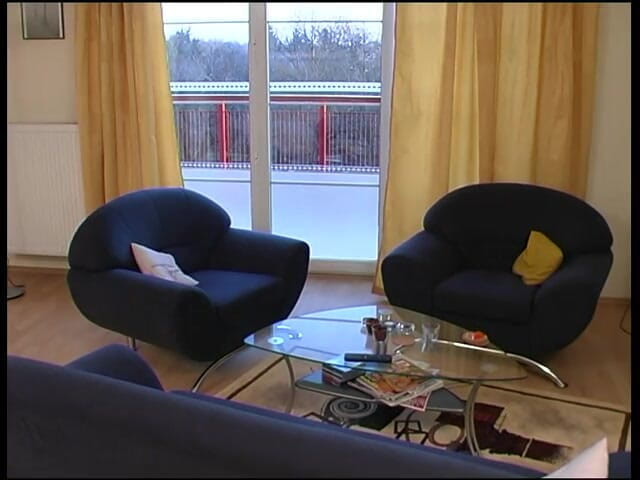 Lucky Cooch: Två tjejer som fingrar på gjutning