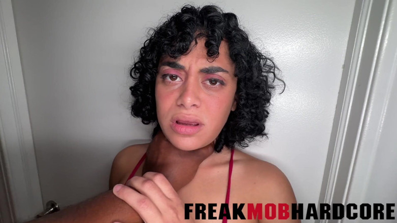 FreakMob hardcore: There's No Way She's Going to the Gym Dressed Like...