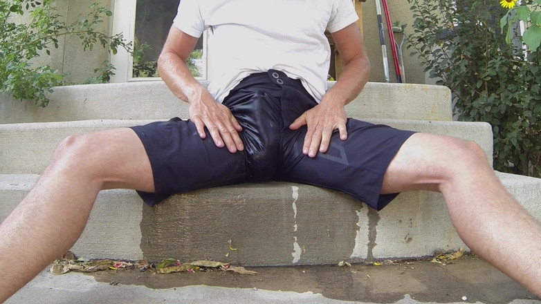 Lapetus: 흑인 반바지에 오줌 싸고 셔츠에 사정