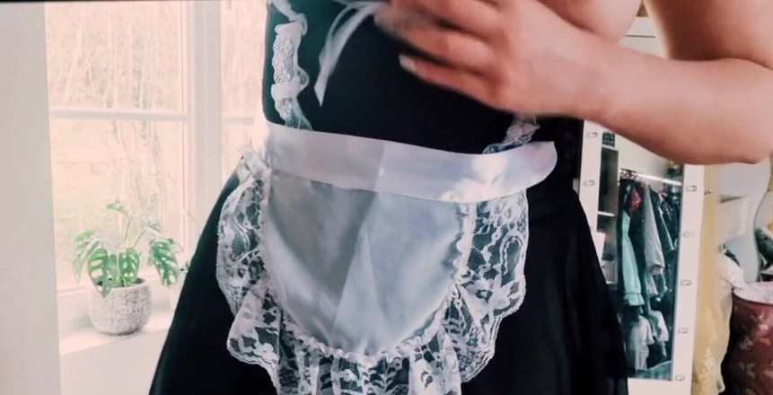 Marmotte_yoomie: 今日はあなたの家の掃除をしに来ました。私はあなたの植物に水をやるのに忙しくて、あなたがあなたの目の隅から私を見ているのがわかります