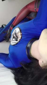 Oktavia Milton dans zentai, lycra fantastique