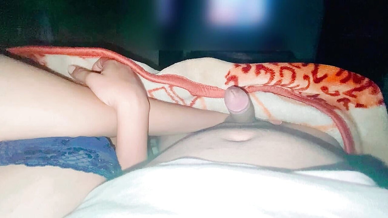 Hornyhusbandwife: 和人妻一起观看色情片并做爱