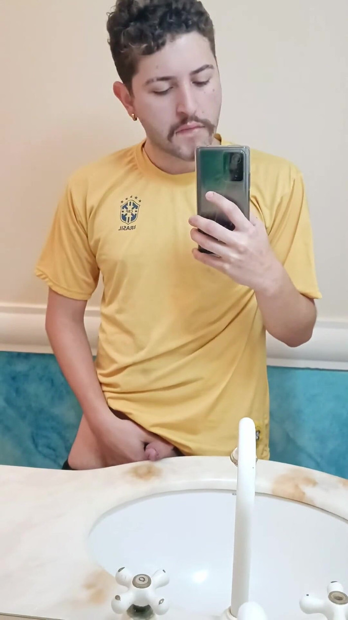 Marcosninfo: चर्च के बाथरूम के अंदर दिखावा