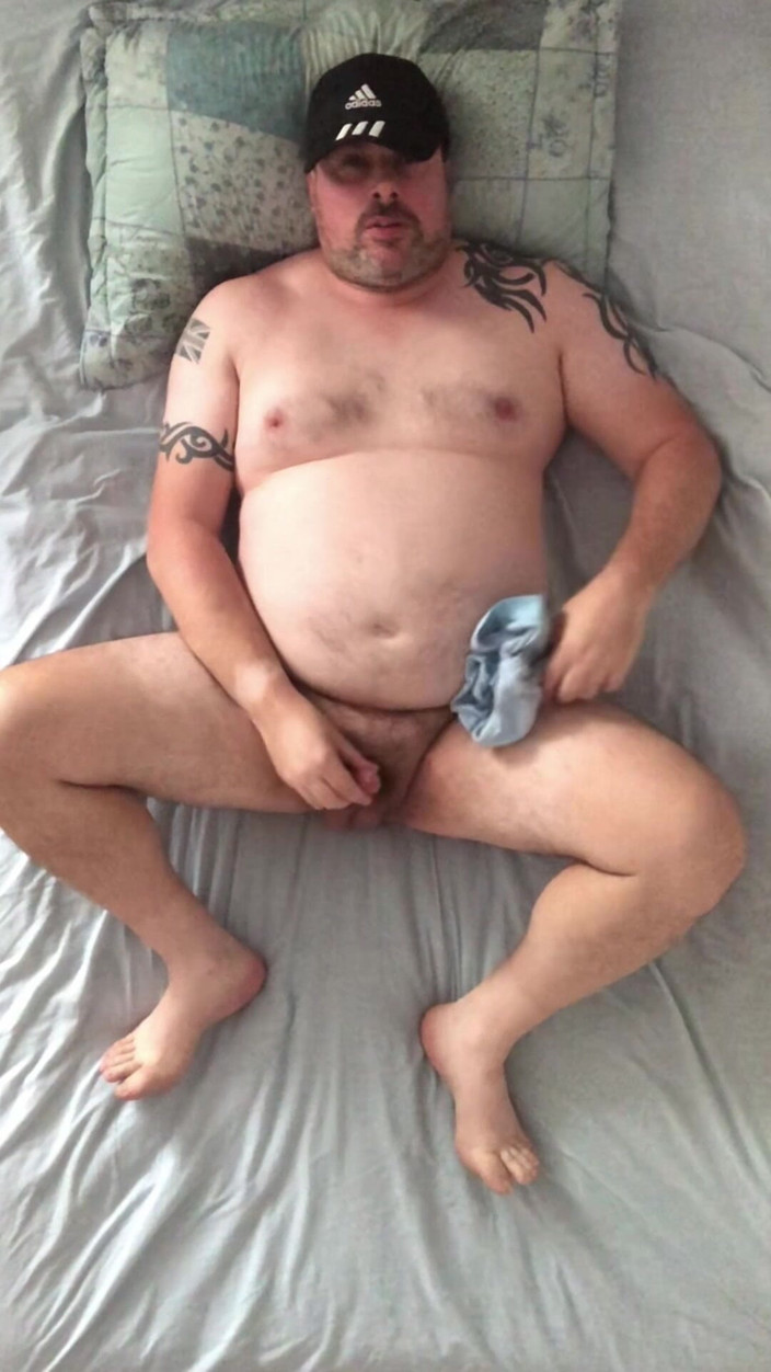 uktattooedchub74: बर्डी व्यू जैसा कि मैं हस्तमैचुन और वीर्य निकालता हूं