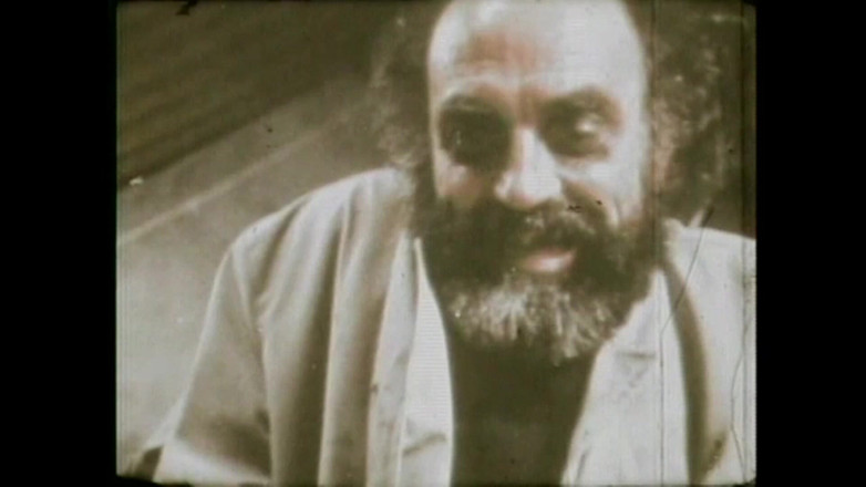 Vintage megastore: 物乞いと一緒にいる痩せた女性