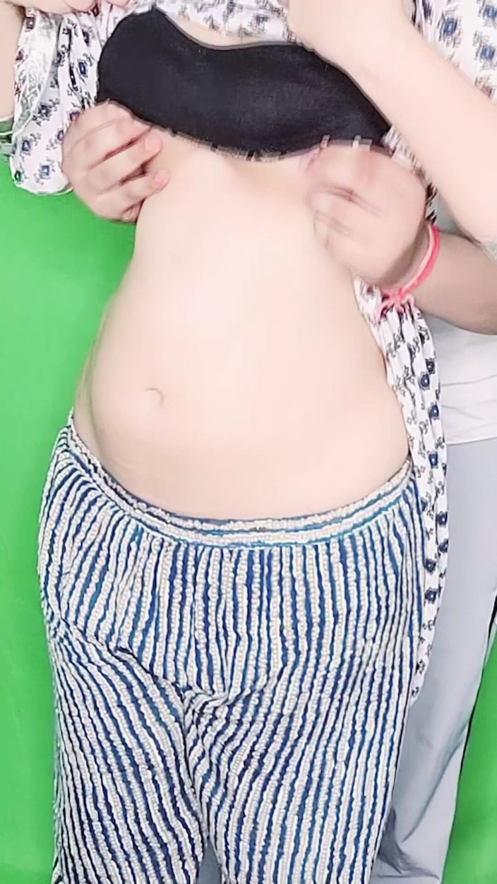 Vicky Thakur: 大学の部屋で十代のセックス