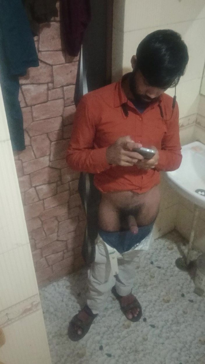 Brijesh 270: 나는 화장실에서 혼자 비디오를 촬영했다.