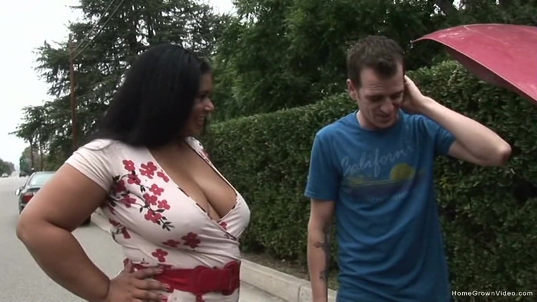 Homegrown BBW: Ébano BBW Delilah Black está desejando um grande pau branco...