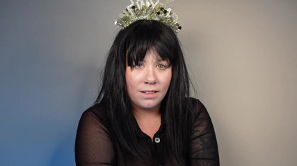 Deanna deadly: Nye'de ezik aşağılaması