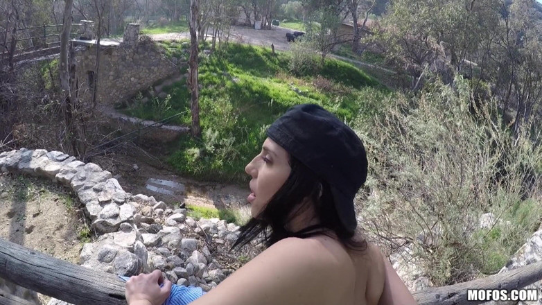 MOFOS: Mofos - la traviesa Jaclyn Taylor chupa y folla a Gavin...