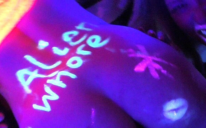 Red Heaven Media: Främmande lesbiska!