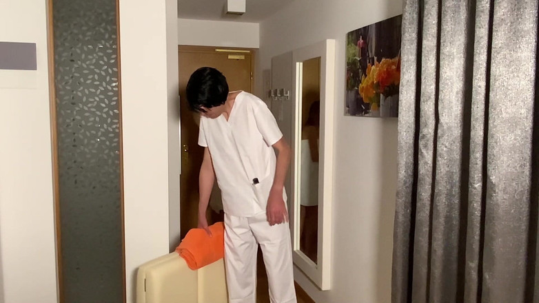 MissLeggings: Massage in de hotelkamer