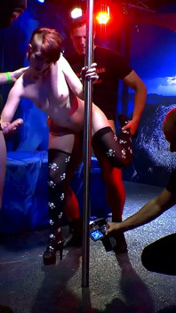Ggg John Thgompson- Live casting gangbang brud visar upp kåta fitta röv och cumshot