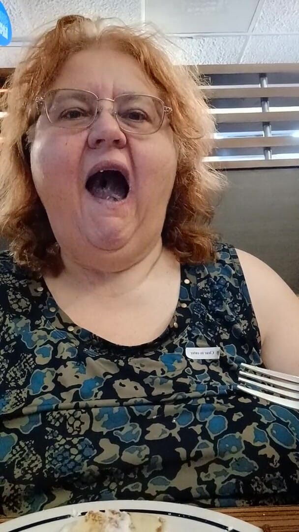 BBW nurse Vicki adventures with friends: Blueberry Crepes ve Creme Yummy