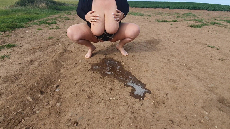 JJ Jewel BBW: Sikanie w pole i pocieranie cipki