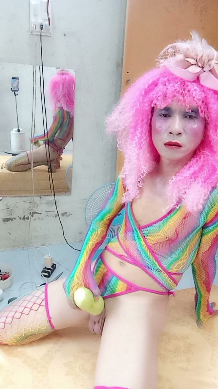 nguyen dang thien tri: المتحولة جنسيا لو ترتدي ملابس مثيرة وتلعب كؤوس الجنس