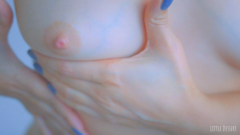 Little Dessert: Étudiante en solo - gros plan intime par une latina pulpeuse