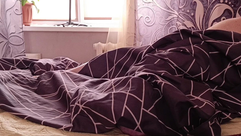 Zona901: Compartió una cama con un vecino la folló en la...