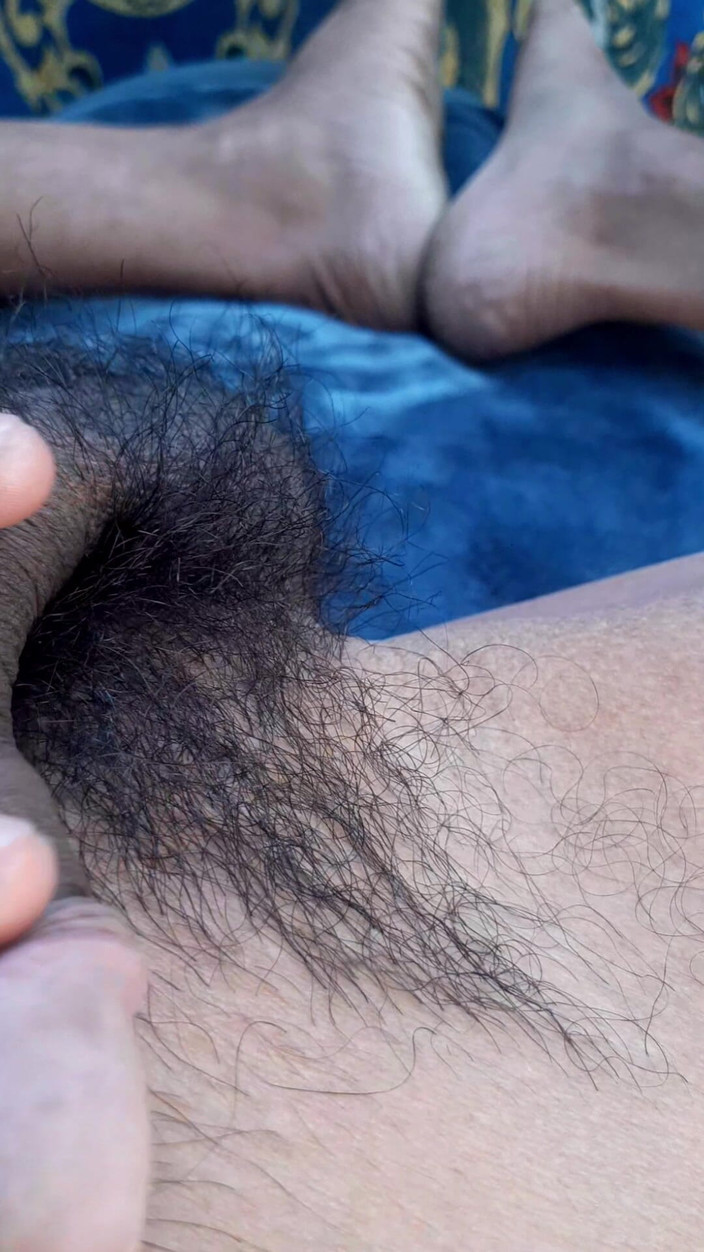 Che: Sụt cu đen mềm mại xoa bóp người đàn ông Ấn Độ đụ