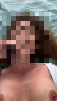 Saya Mengongkek Lelaki It Semasa Bercakap Dengan Suami Saya Dalam Telefon