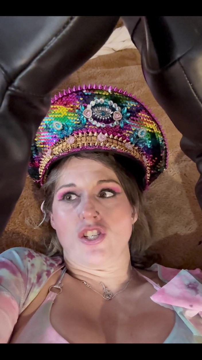 Suzy Wylde: Buy More Corn From Suzy Wylde!