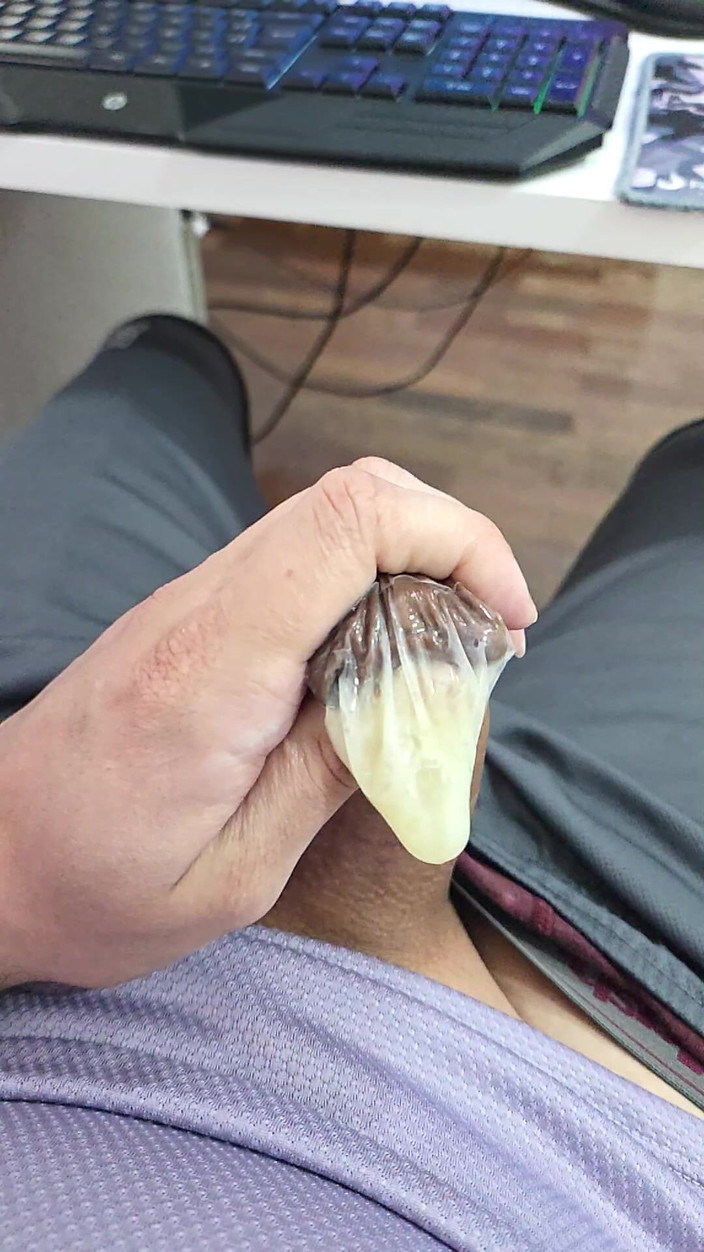 Lkdick8: Condón lleno de semen