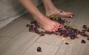 CatiasFootFetishPorn: Foot Fetish Grape Party